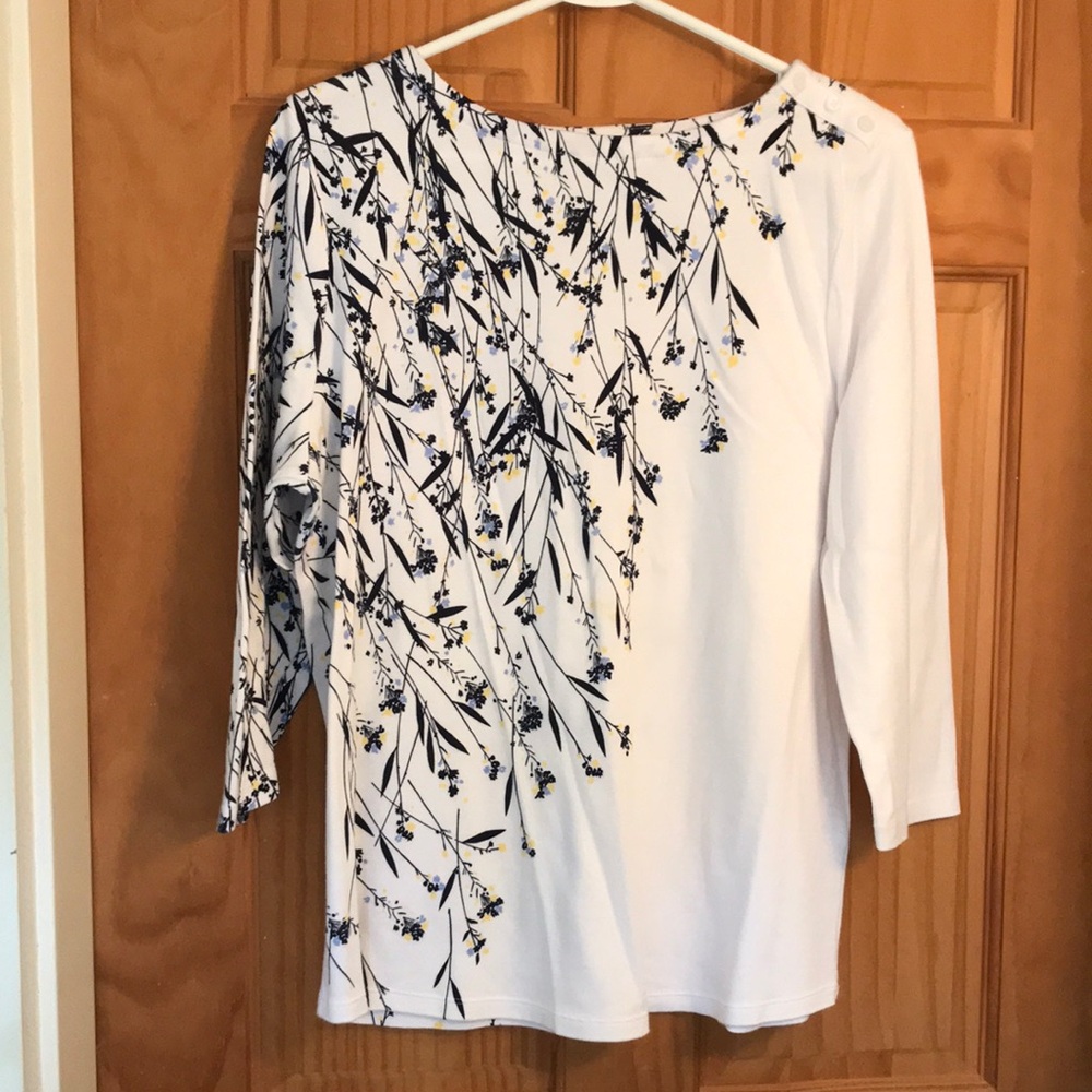 Navy/White Floral 3/4 Sleeve Top